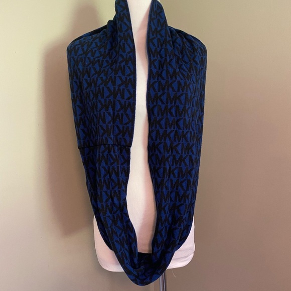 2 Michael Michael Kors Blue Black and Tan Infinity Scarfs - Picture 2 of 4